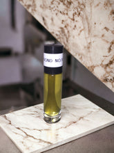 Load image into Gallery viewer, Bond no. 9 type body oil (men)